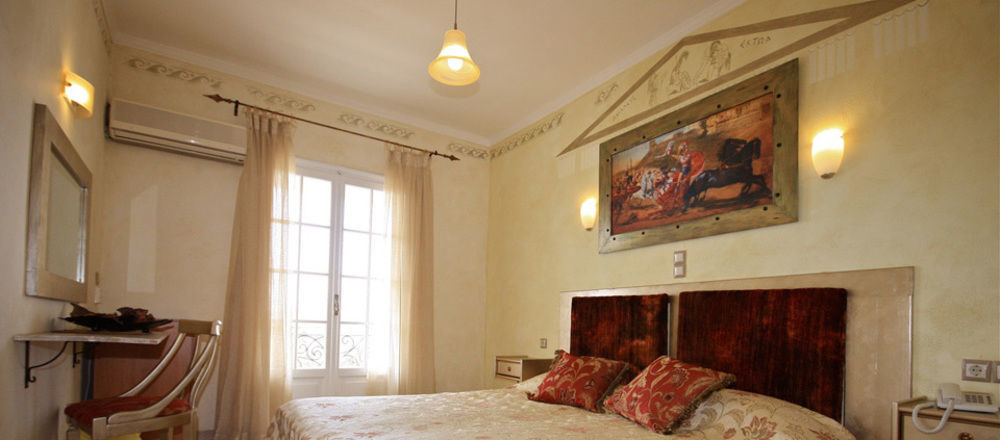 Nefeli Hotel 3*