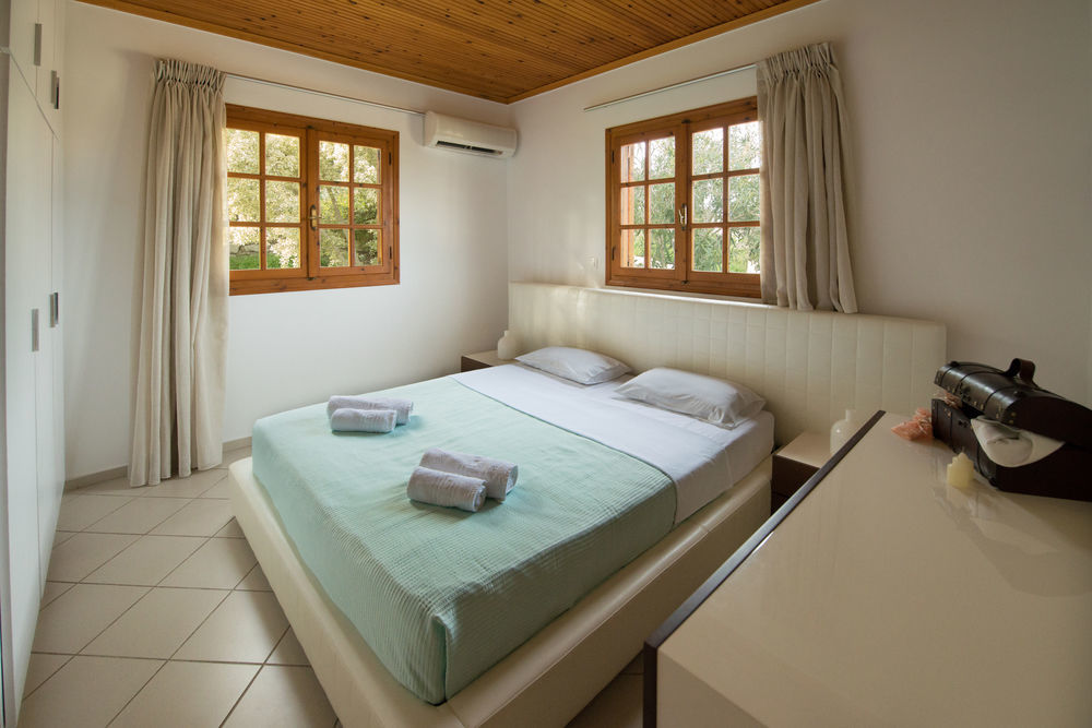Lefkothea With Large Pool, Bbq & Playground Villa