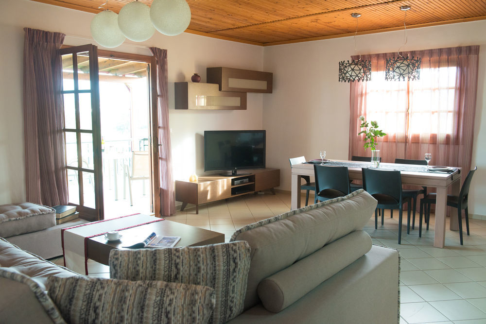 Villa Lefkothea With Large Private Pool