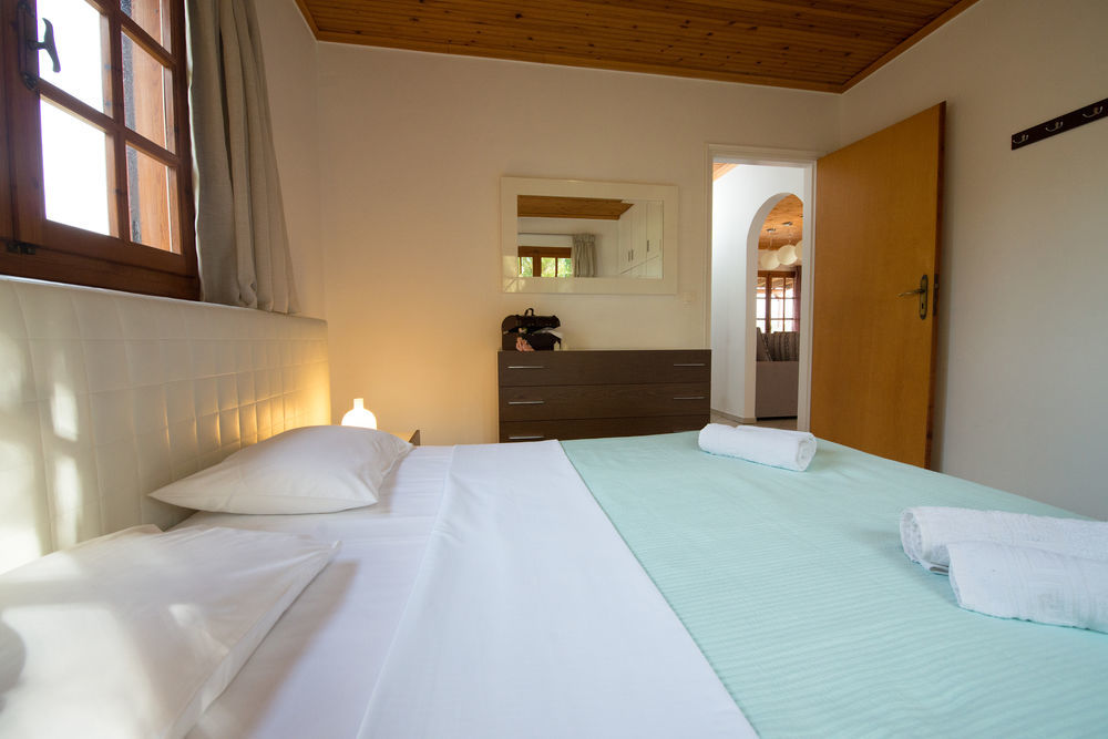 Lefkothea With Large Private Pool *