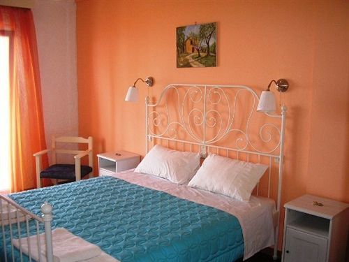 Elli Beach And Studios Apartment *