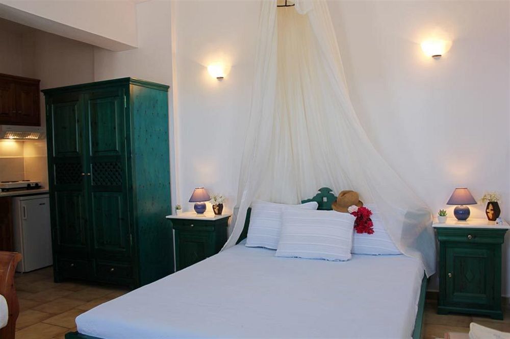 Hotel Vrachia &