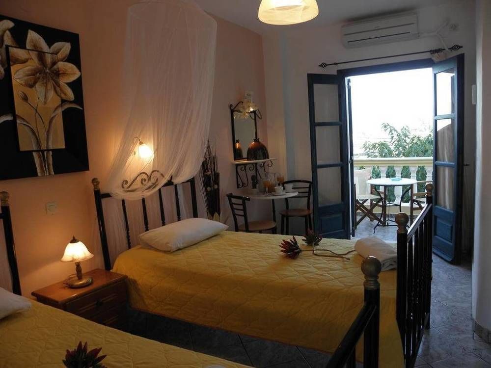 Danae 3* Fira (Santorini)