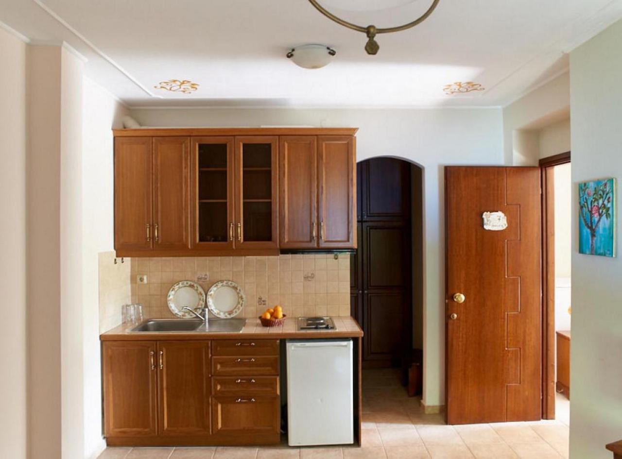Triantafillies Guest house 3*