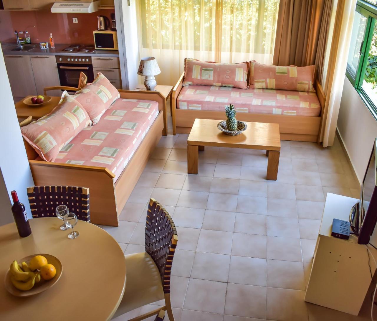 Aparthotel Govino Bay