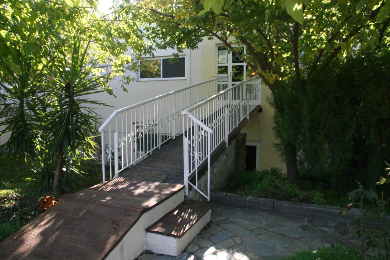 Apartment West