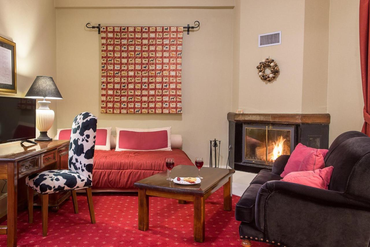 Hotel Country Club & Mikro Chorio (Central Greece)