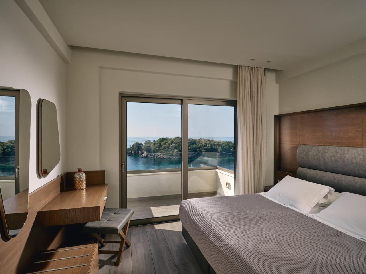 Prima Vista Beachfront Boutique Hotel 5*