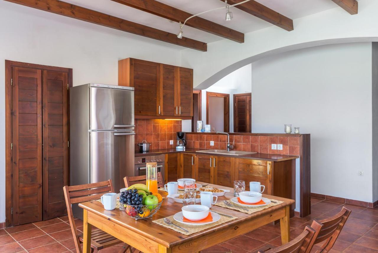 Cristelia Seafront & Pool Villa