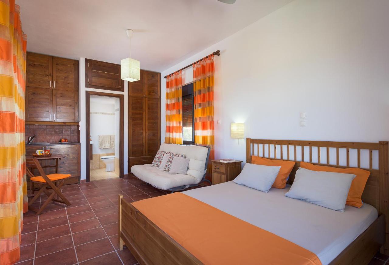 Cristelia Seafront & Pool Villa *
