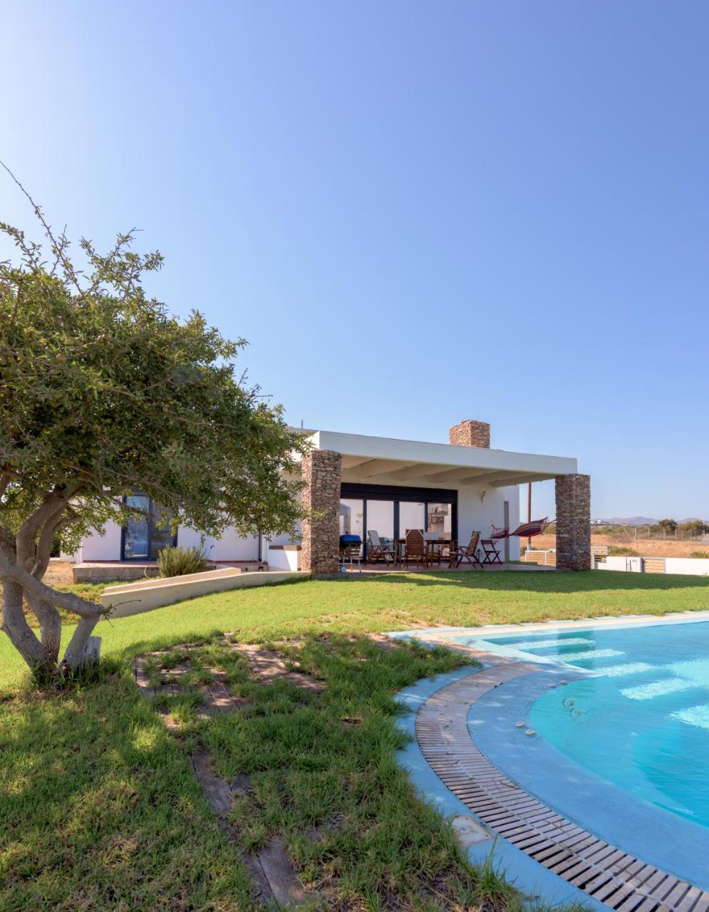 Cristelia Seafront & Pool Villa *