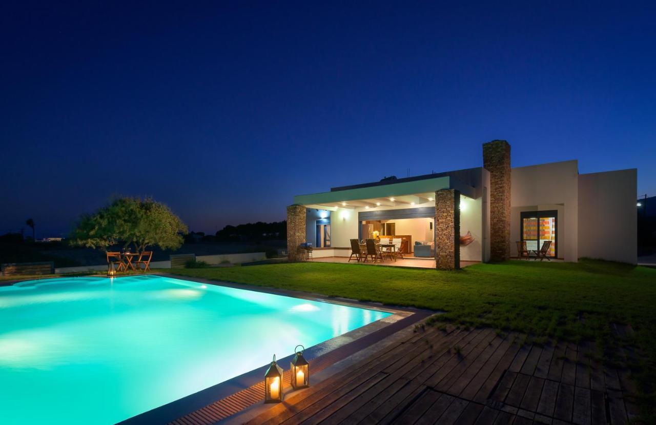 Villa Cristelia Seafront & Pool