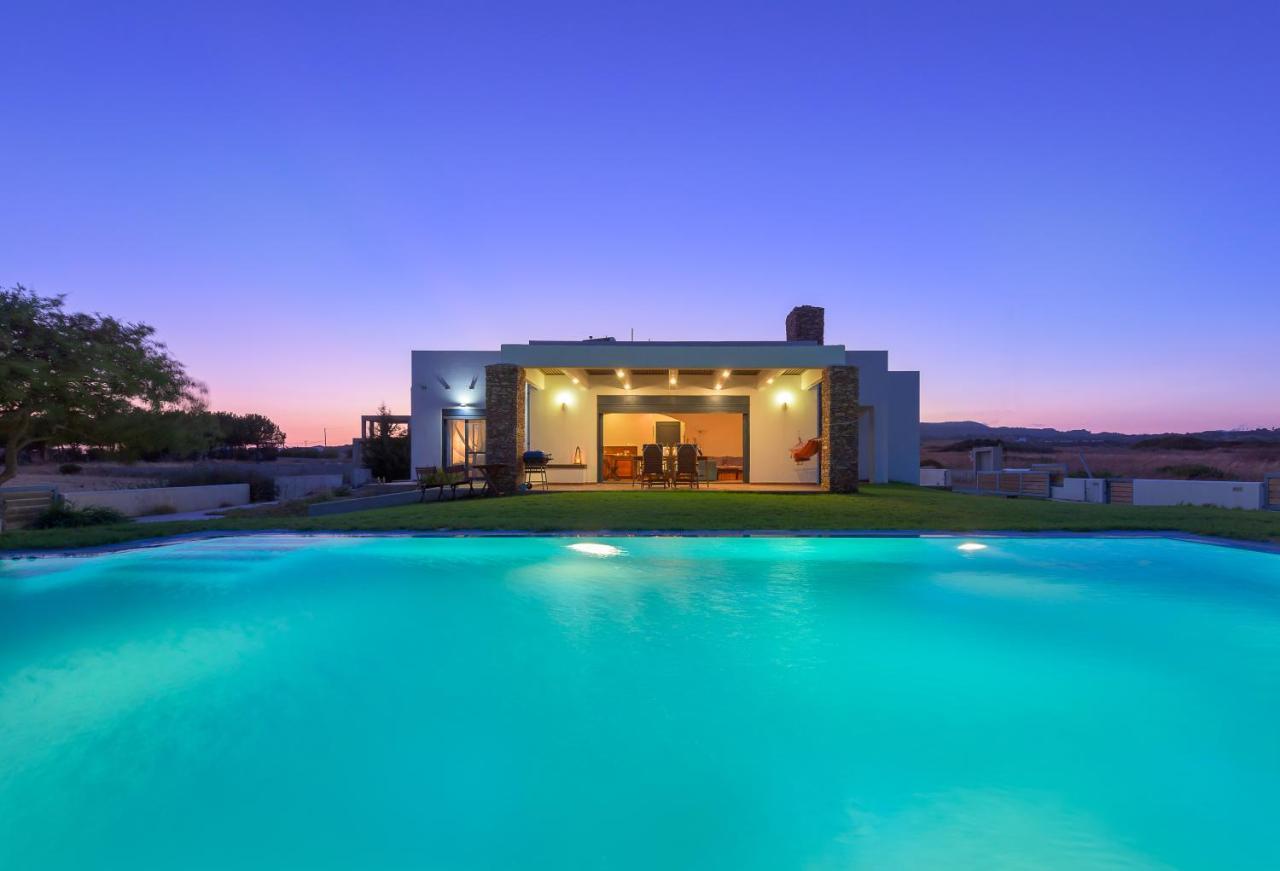 Cristelia Seafront & Pool *
