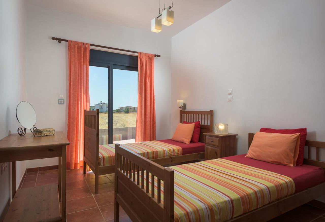 Villa Cristelia Seafront & Pool *