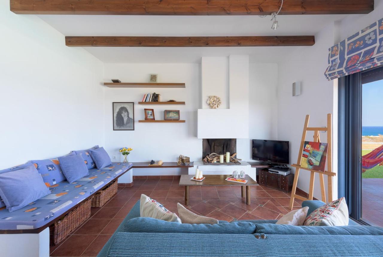 Villa Cristelia Seafront & Pool *