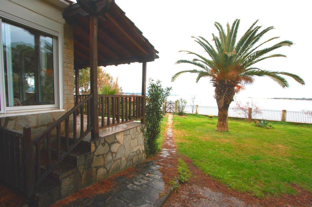 Docker Beachfront House, Holiday home