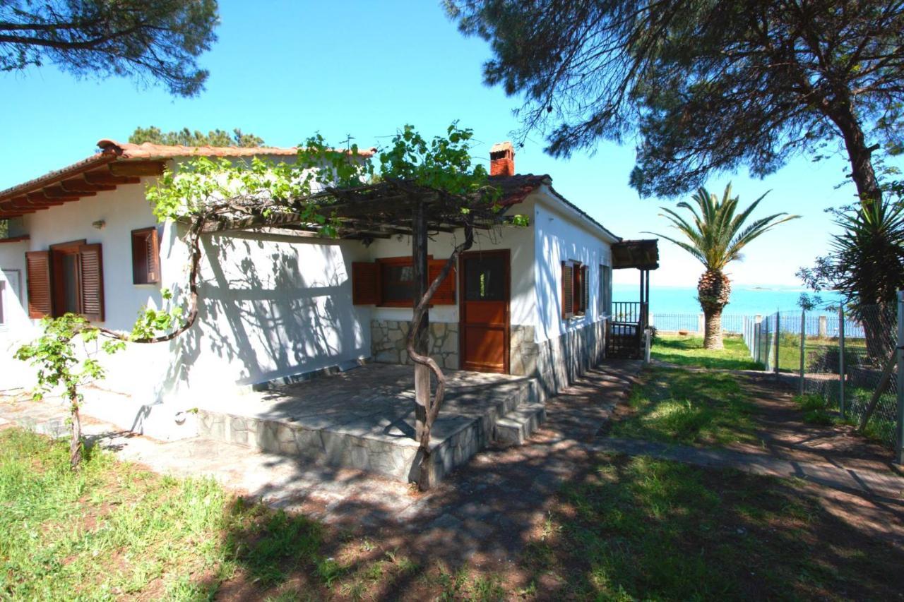 Holiday home Docker Beachfront House, *