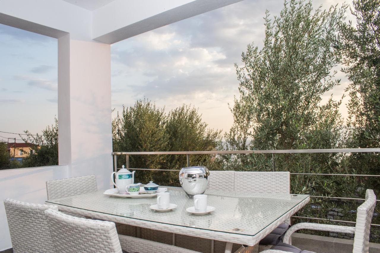 Apartment Nina's Villa, Cosy Seaview Retreat