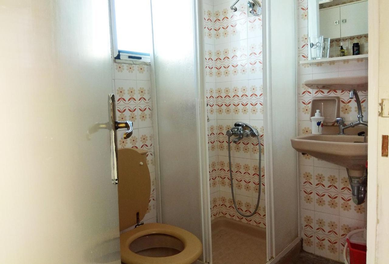 Blue Green Studio Apartment Tolo
