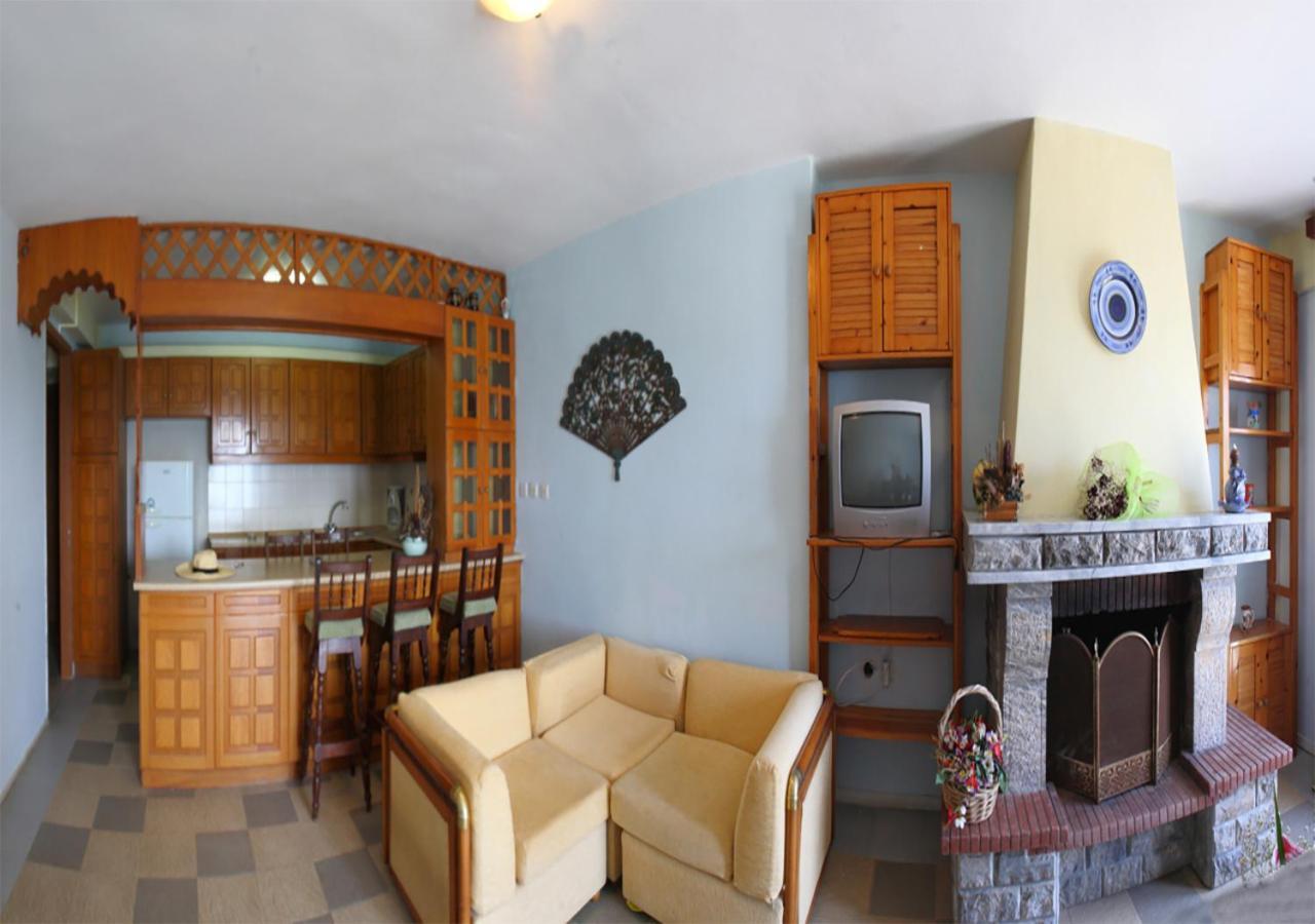 Pebble Aparthotel Plomari