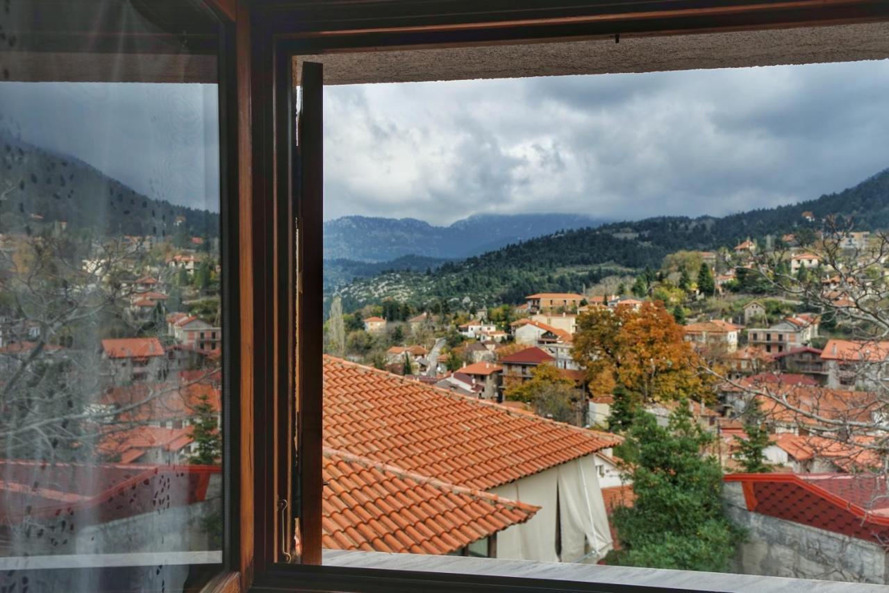To Balkoni Tis Agorianis 2* Eptalofos
