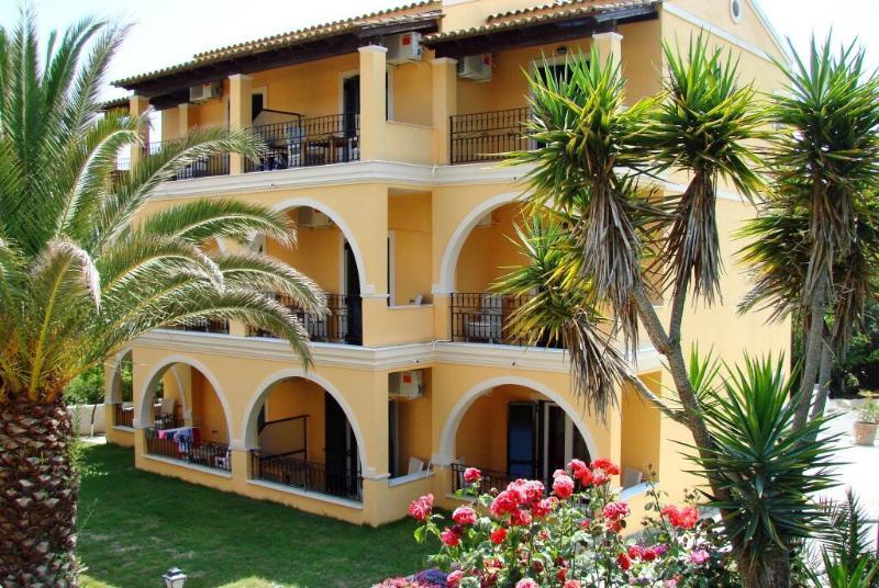 Spiti Nikos Aparthotel
