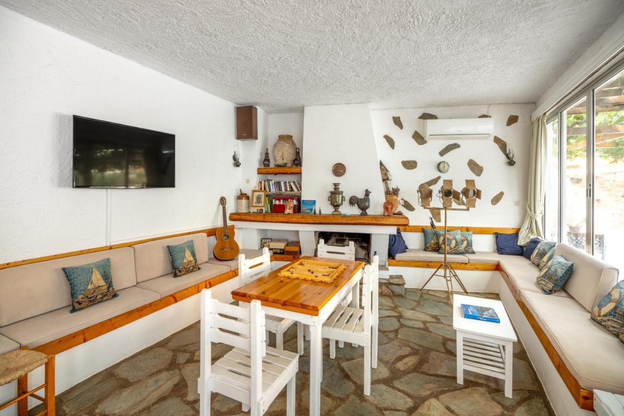 Sofia Aparthotel Agios Petros (Andros)