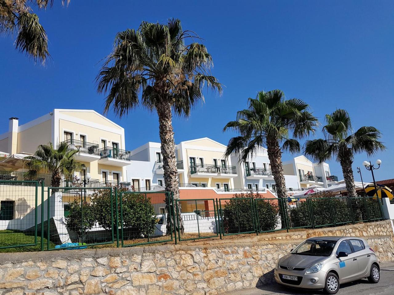 Aparthotel Camari Garden 3*