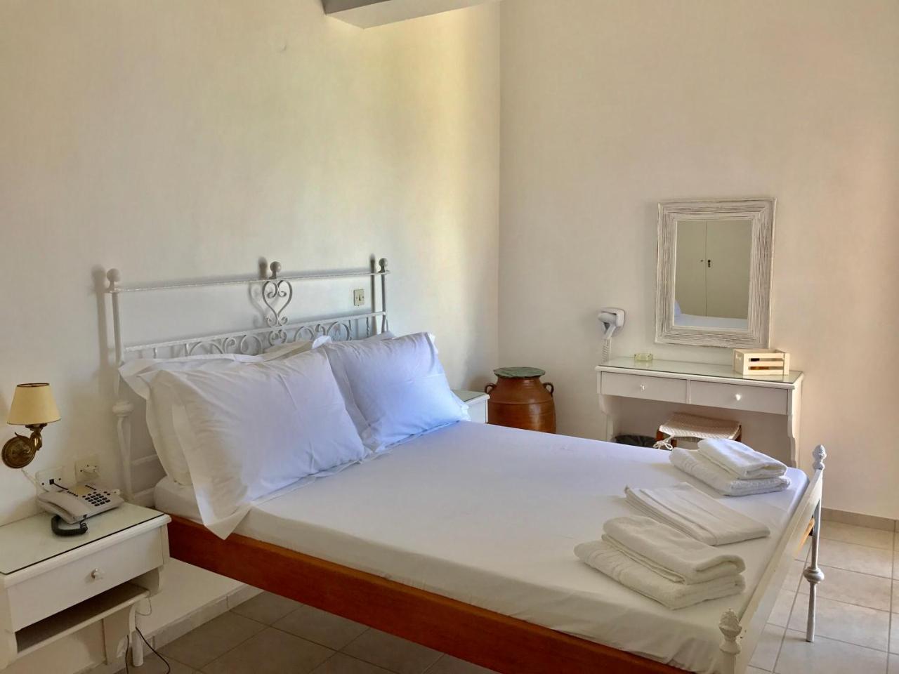 Aeolos Beach Hotel Karavostasis (Folegandros)