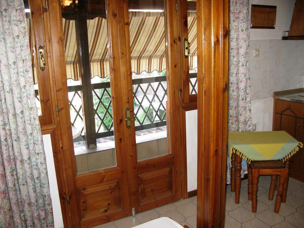 Erato Hotel Neos Panteleimonas