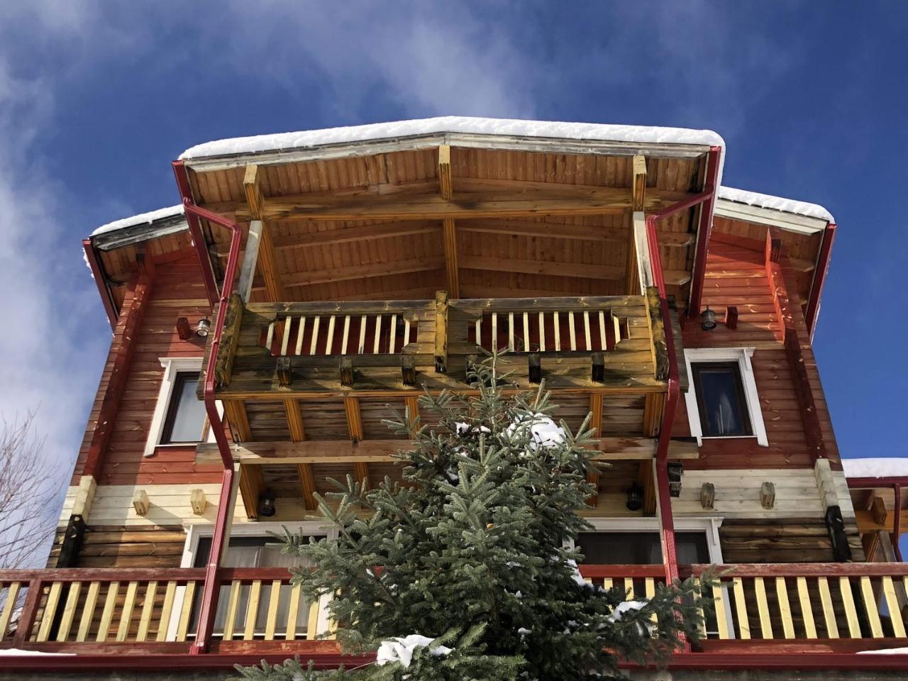 Colours' Chalet *