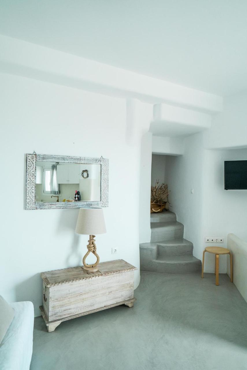 Plori And Apartment Aegiali