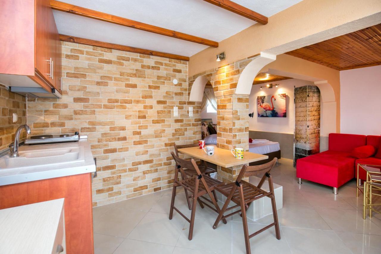 Elpis 2 Apartment