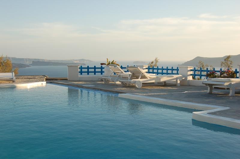 Atlantida 3* Foinikia (Santorini)