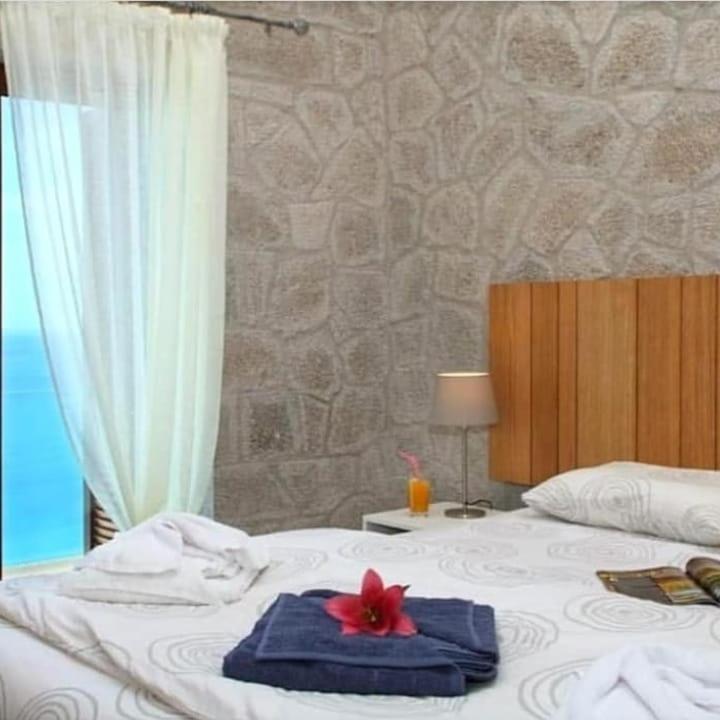 Milos Paradise Luxury Agios Nikitas