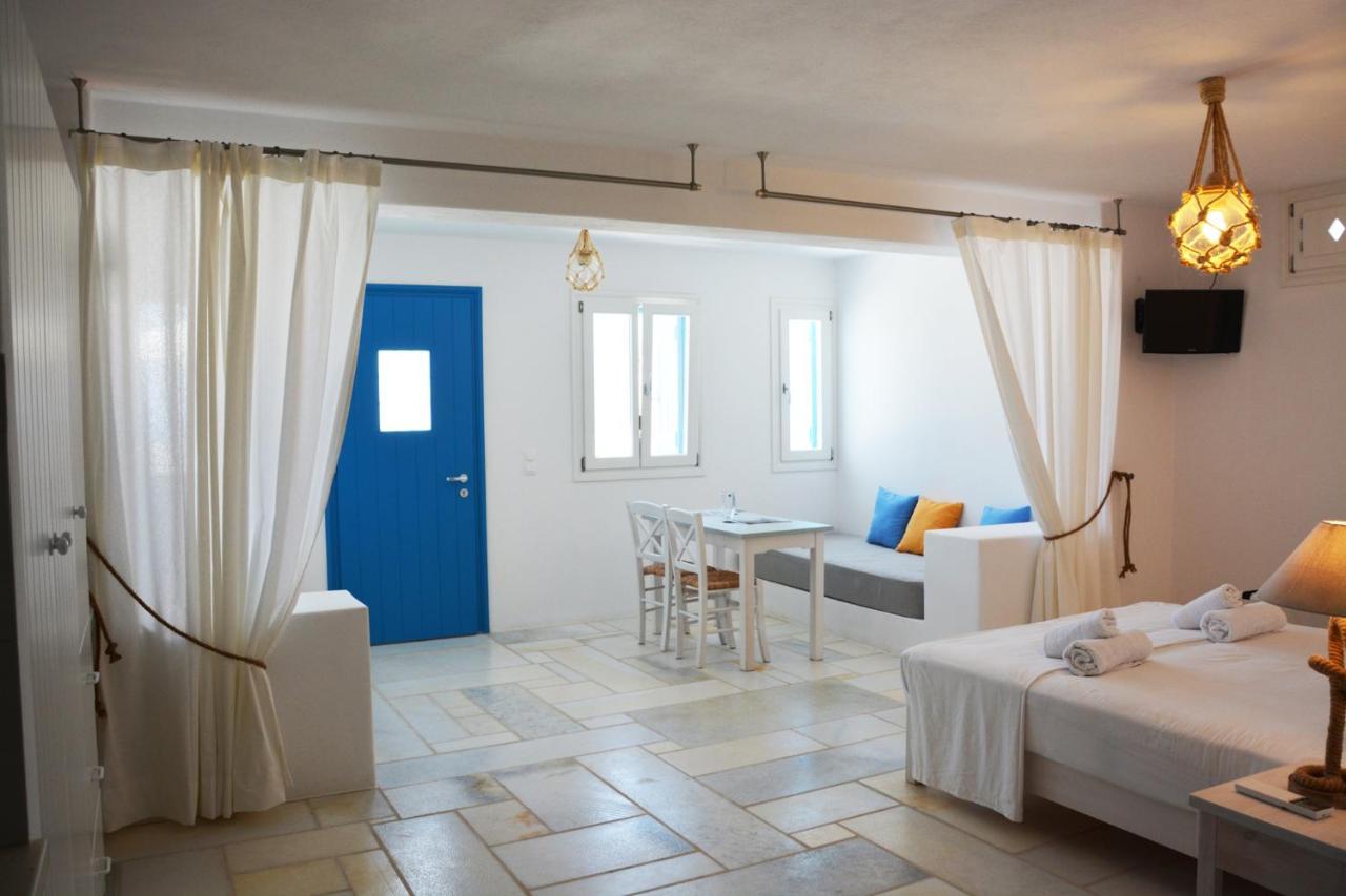 White Blue & Apartment Parikia (Paros)
