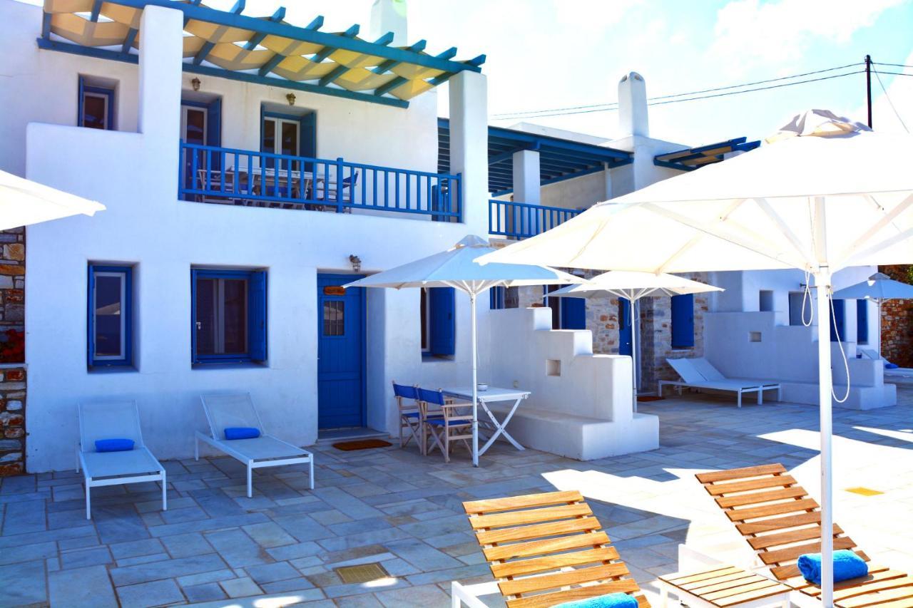 White Blue & * Parikia (Paros)