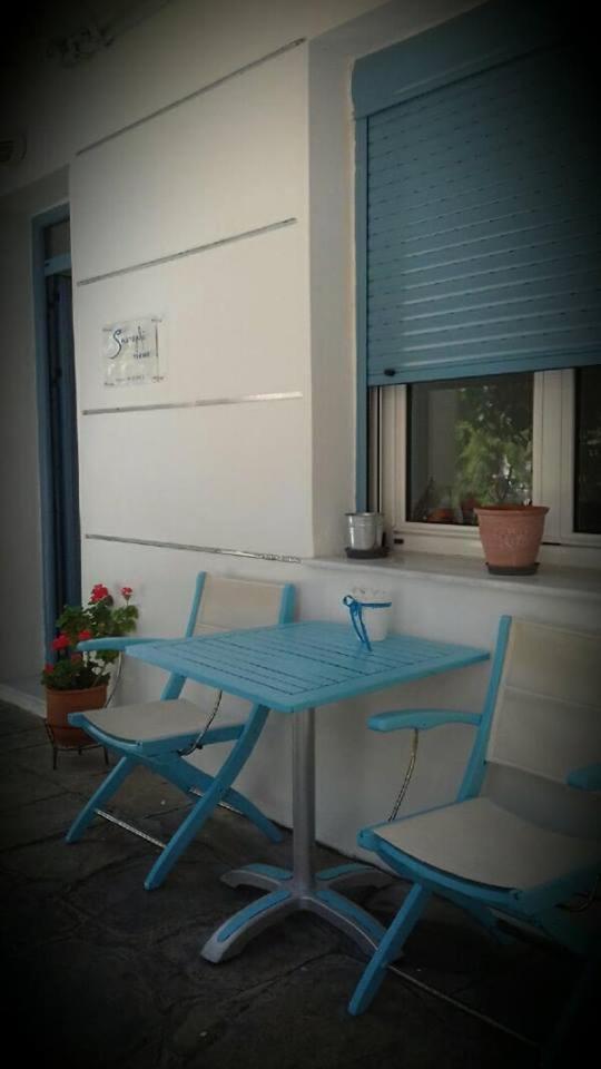 Hotel Smaragdi And *