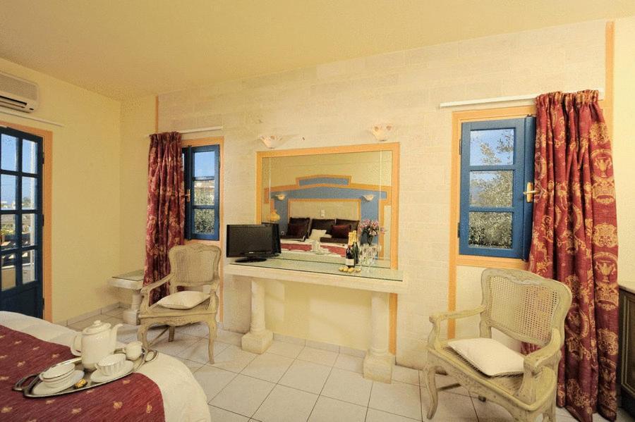 Aparthotel Parthenis & 3*