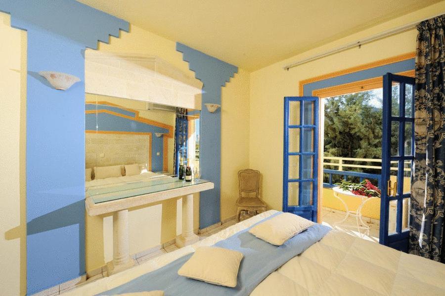 Aparthotel Parthenis &