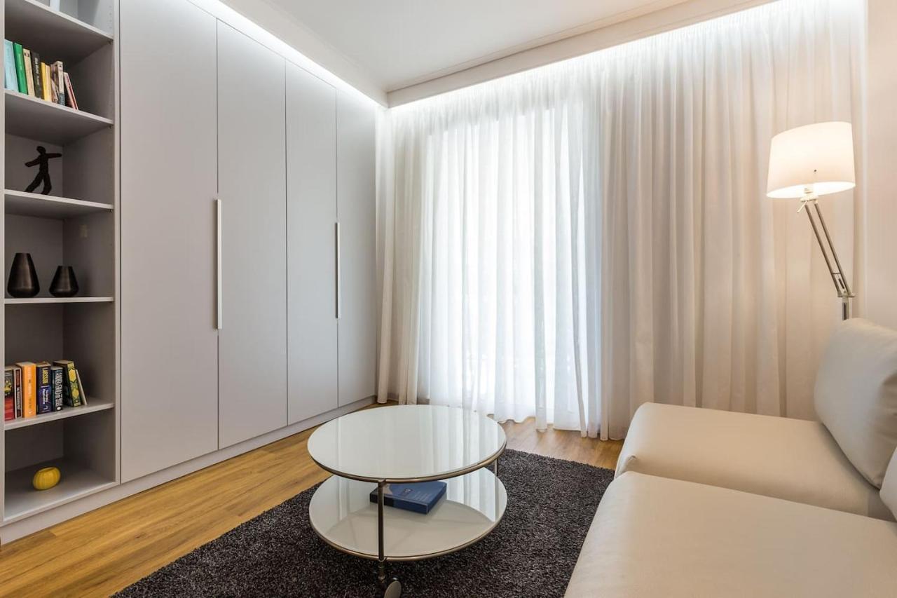 Apartment Elegant W Great Balcony In Vouliagmeni *