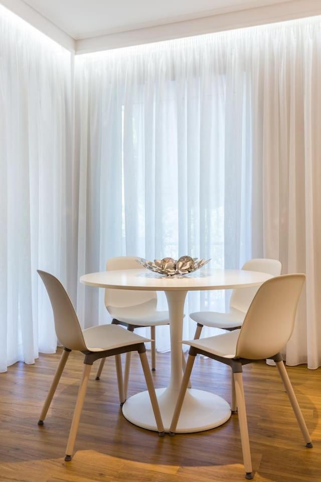 Elegant W Great Balcony In Vouliagmeni Apartment *