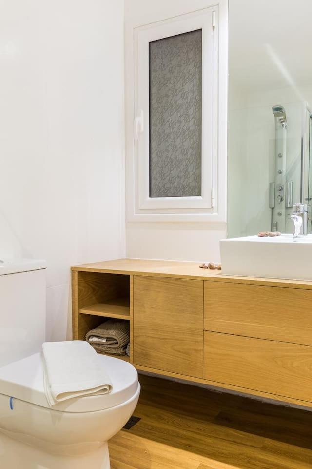 Elegant W Great Balcony In Vouliagmeni *