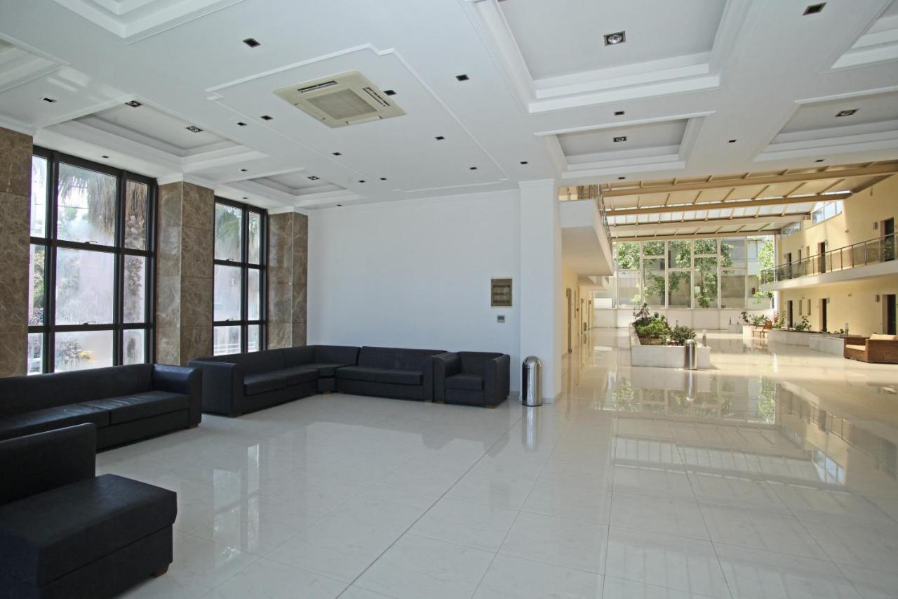 Aparthotel Naias 3*
