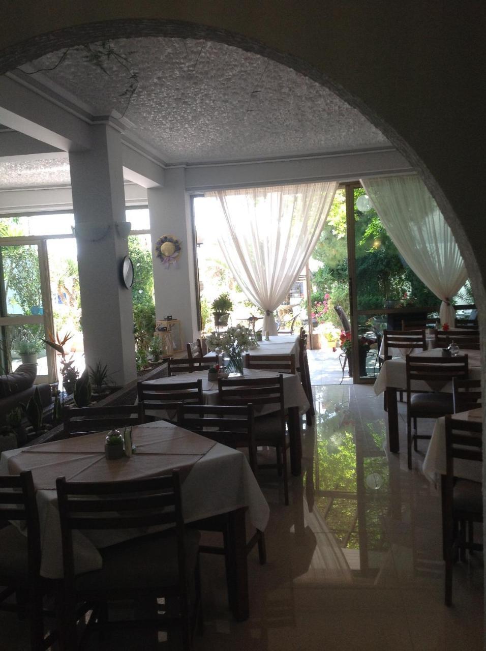 Angela Hotel 2*