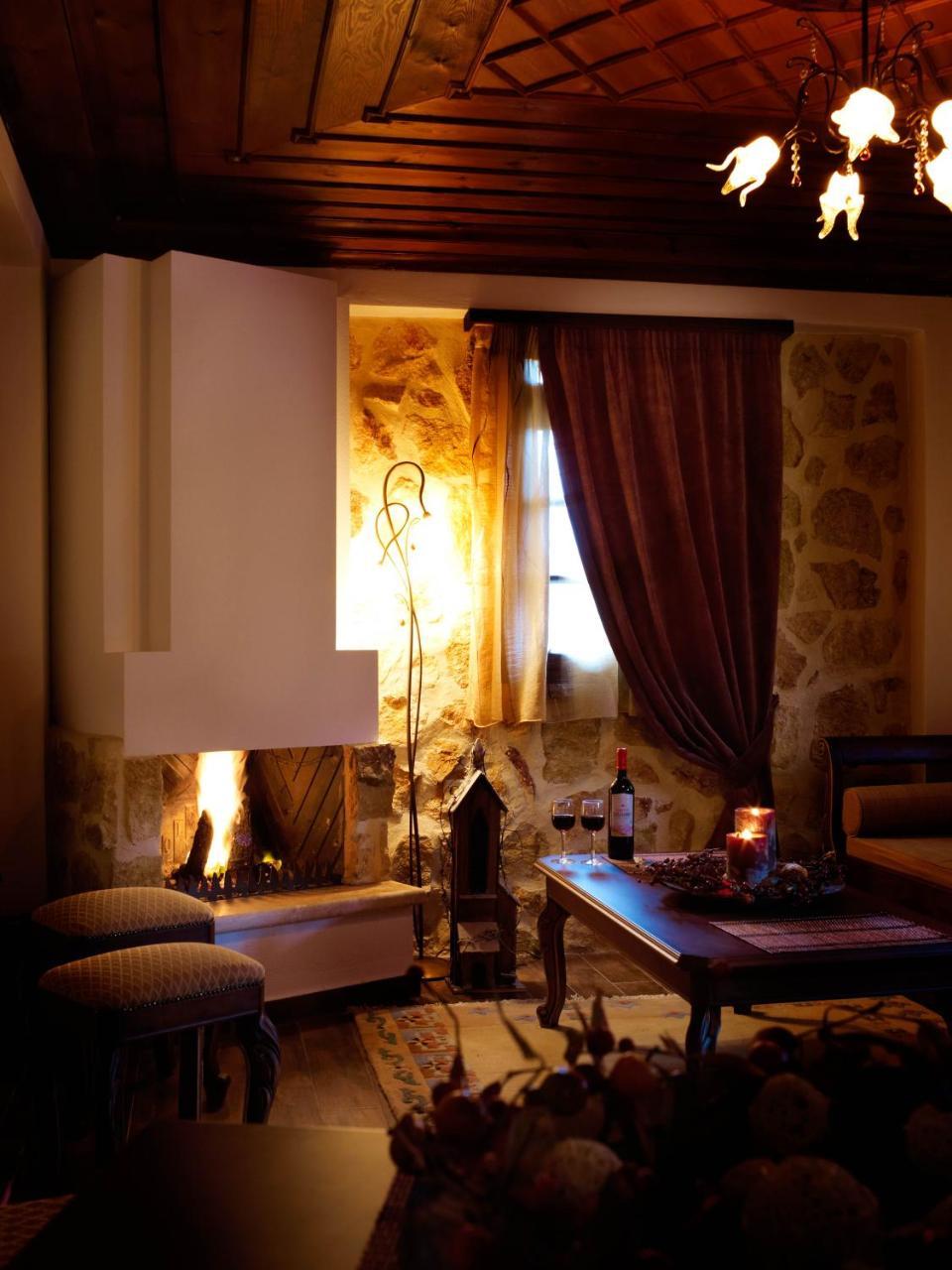 Aiolides Traditional Homes * Asprangeloi