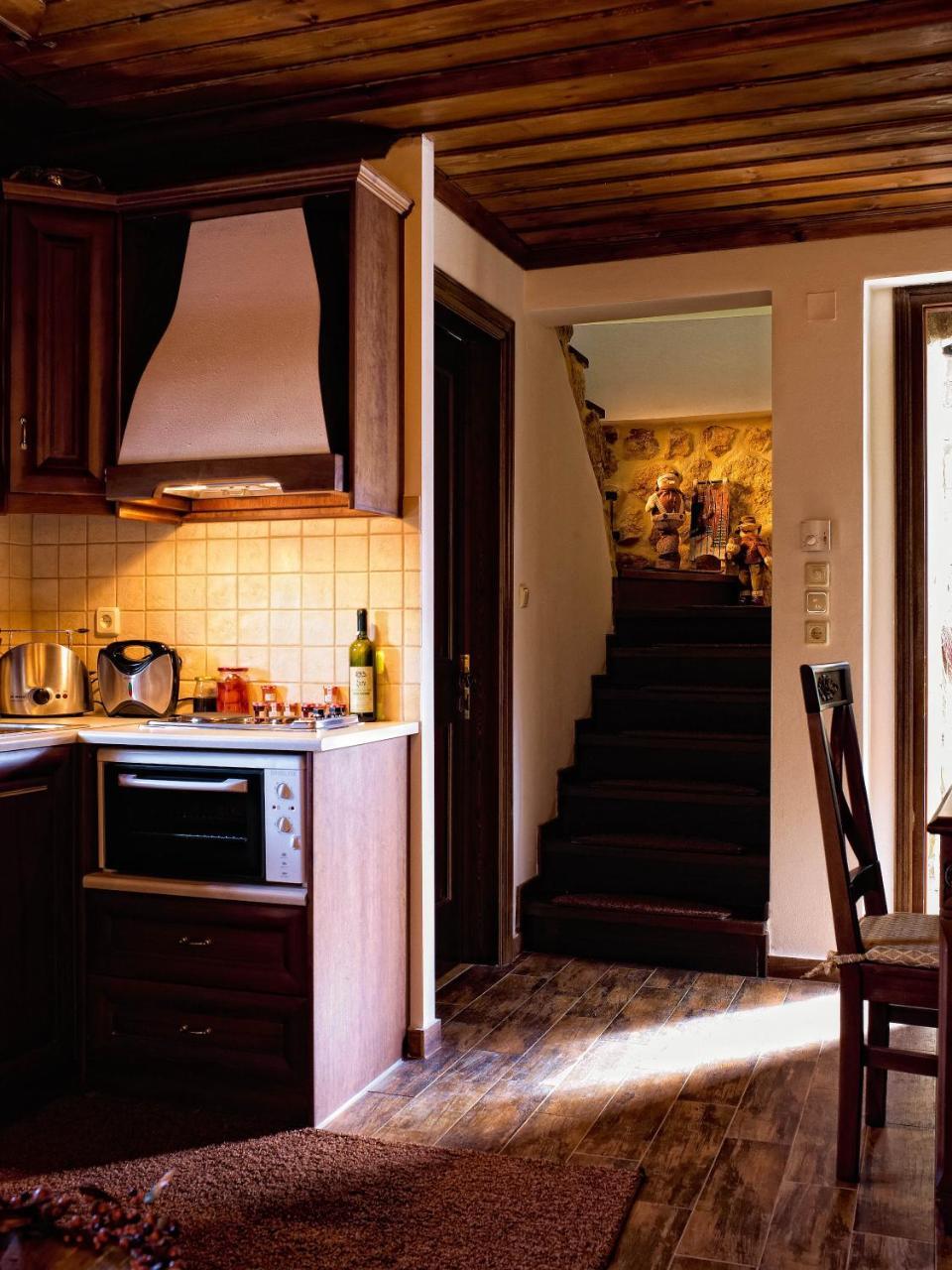 Aiolides Traditional Homes Guest house