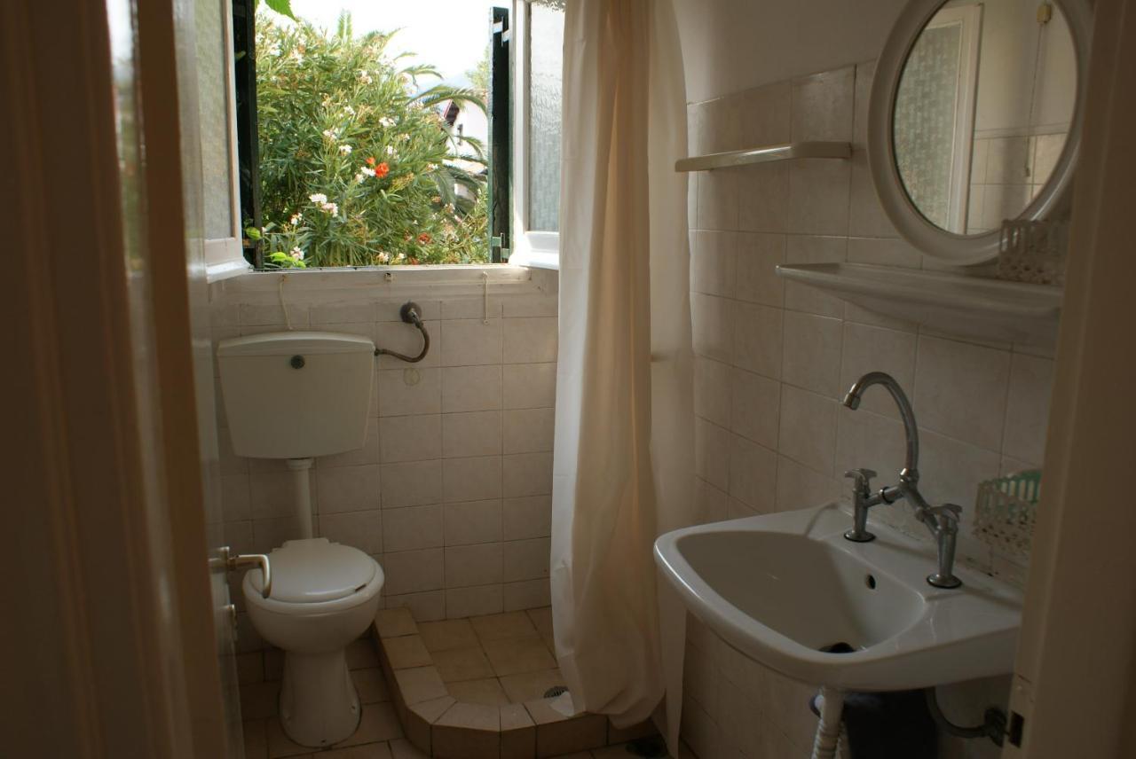 Front Salvanos Aparthotel