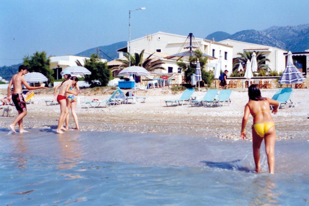 Front Salvanos Aparthotel