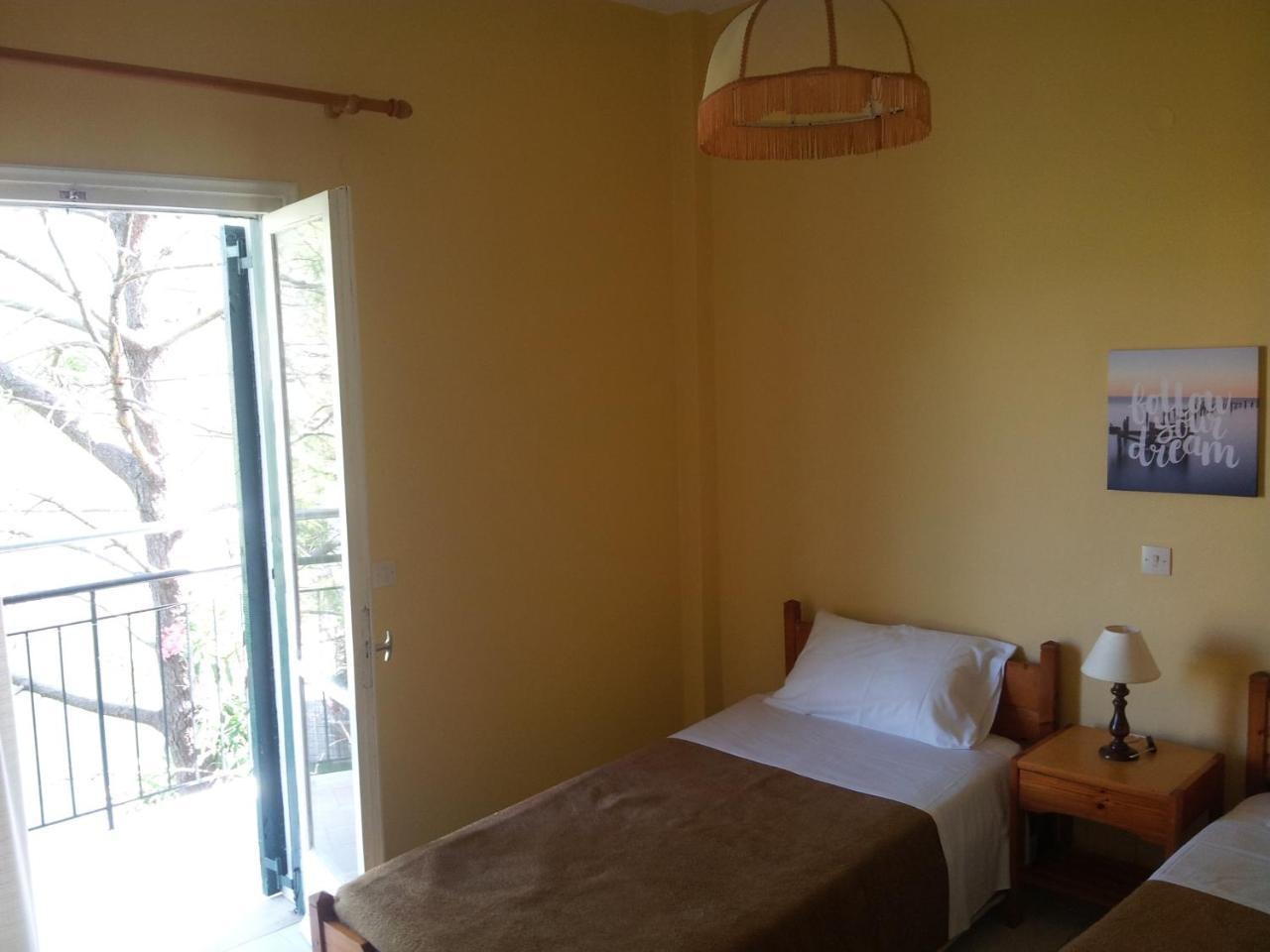 Front Salvanos Aparthotel